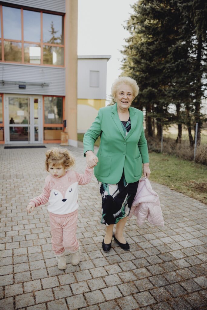 Verena Dunst mit Enkelin Marie 