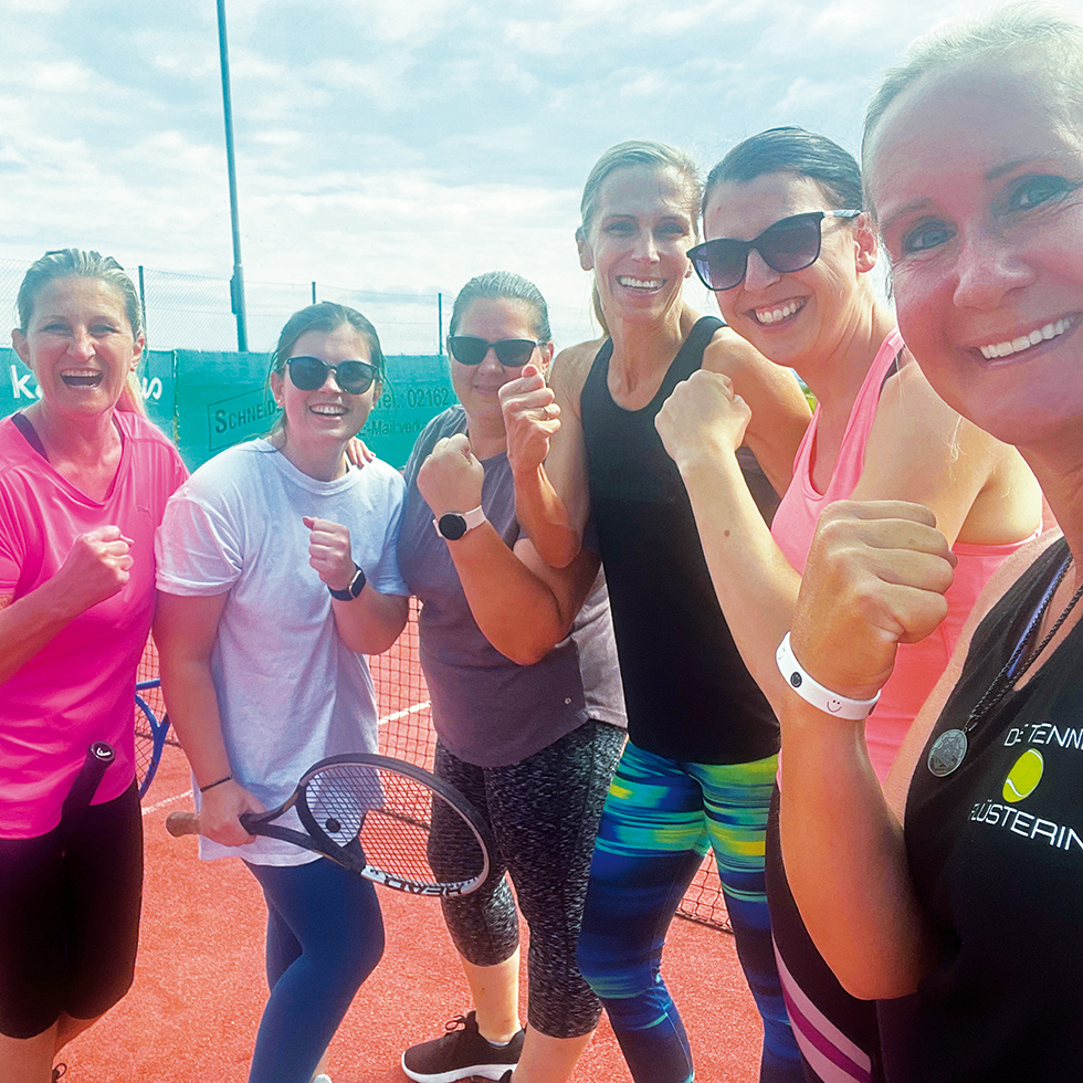 Bei den Tennis-Gruppenkursen ist die Spielerinnenkonstellation immer eine andere und sehr flexibel.