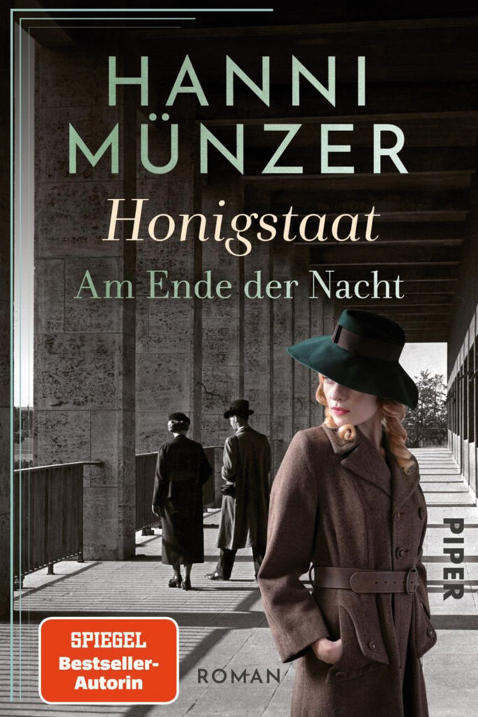 Lange haben die Fans auf Honigstaat warten müssen, aber nun ist er da, der neue Roman von Hanni Münzer im Piper-Verlag.