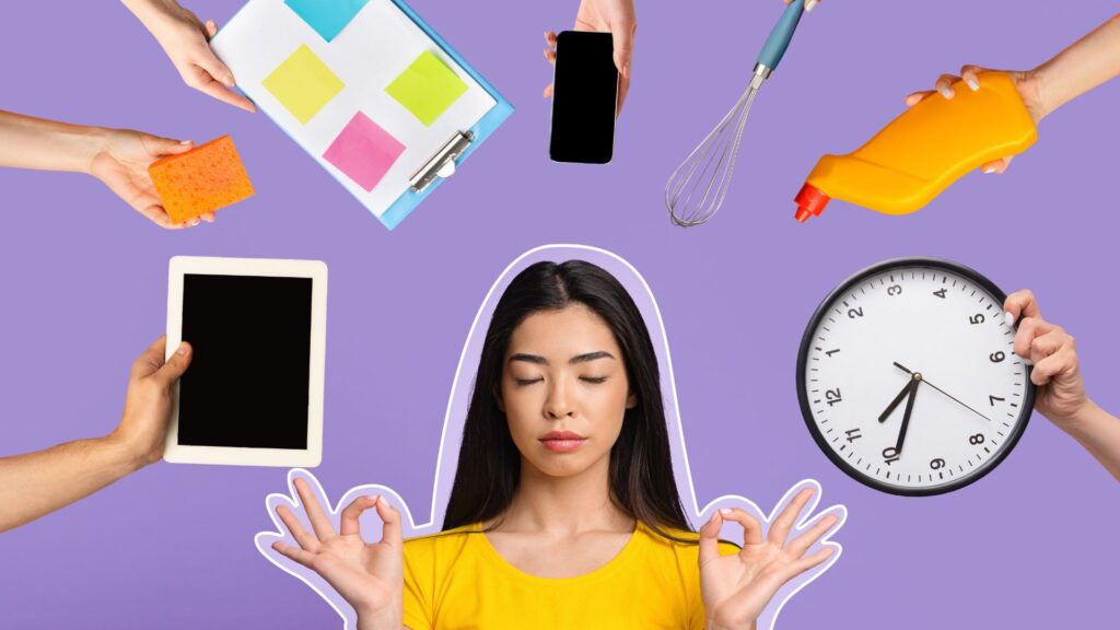 junge Frau mit geschlossenen Augen, die die Hände in Zen-Geste halten, meditieren auf violettem Hintergrund, Multitasking, Effizienz- und Zeitmanagement-Konzept, Collage