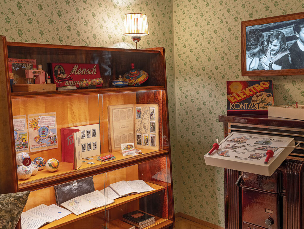 Photo documentation of the "Stadt Villa" Eisenstadt. Interior and exterior architecture or detail photos for the curator.