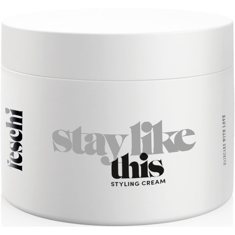 Redaktionstipps Dinge: Weißer Tiegel mit der Aufschrift "stay like this – Styling Cream" in grau und schwarz