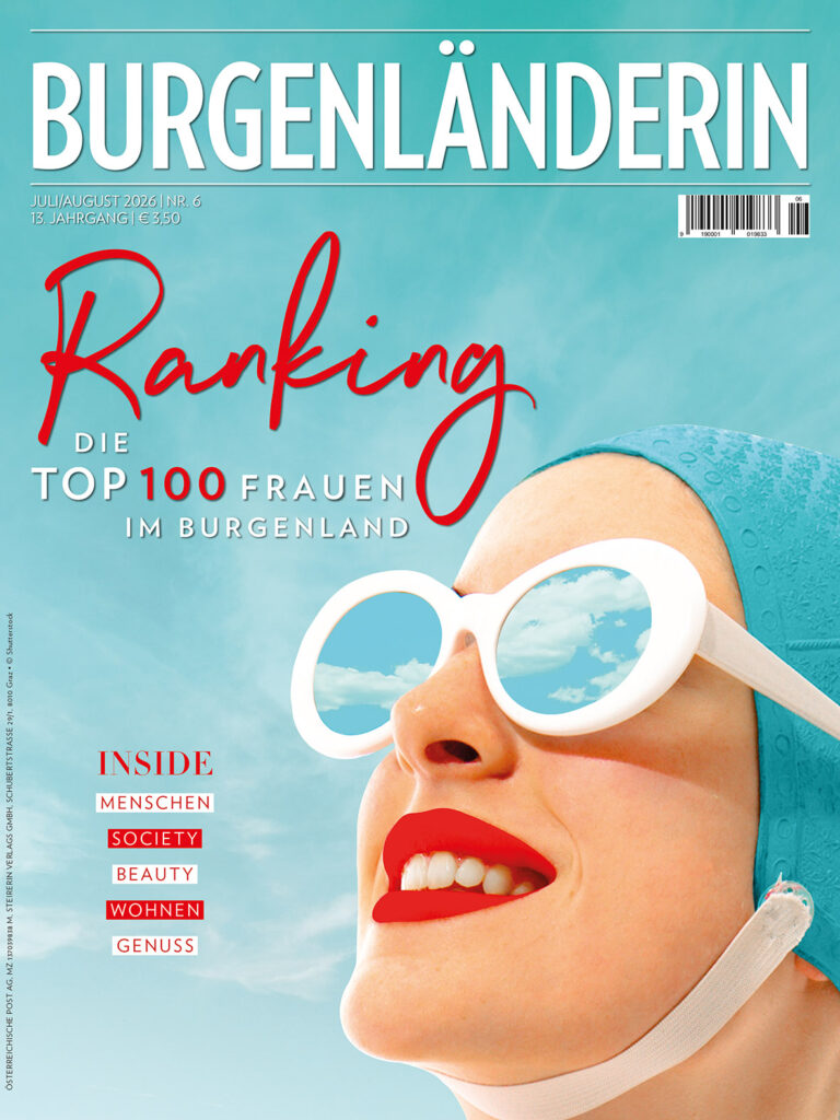 Sommerausgabe: Magazincover der BURGENLÄNDERIN: FRauenkopf mit türkiser Badehaube und weisser Sonnenbrille mit türkisen Gläsern und rotem Lippenstift