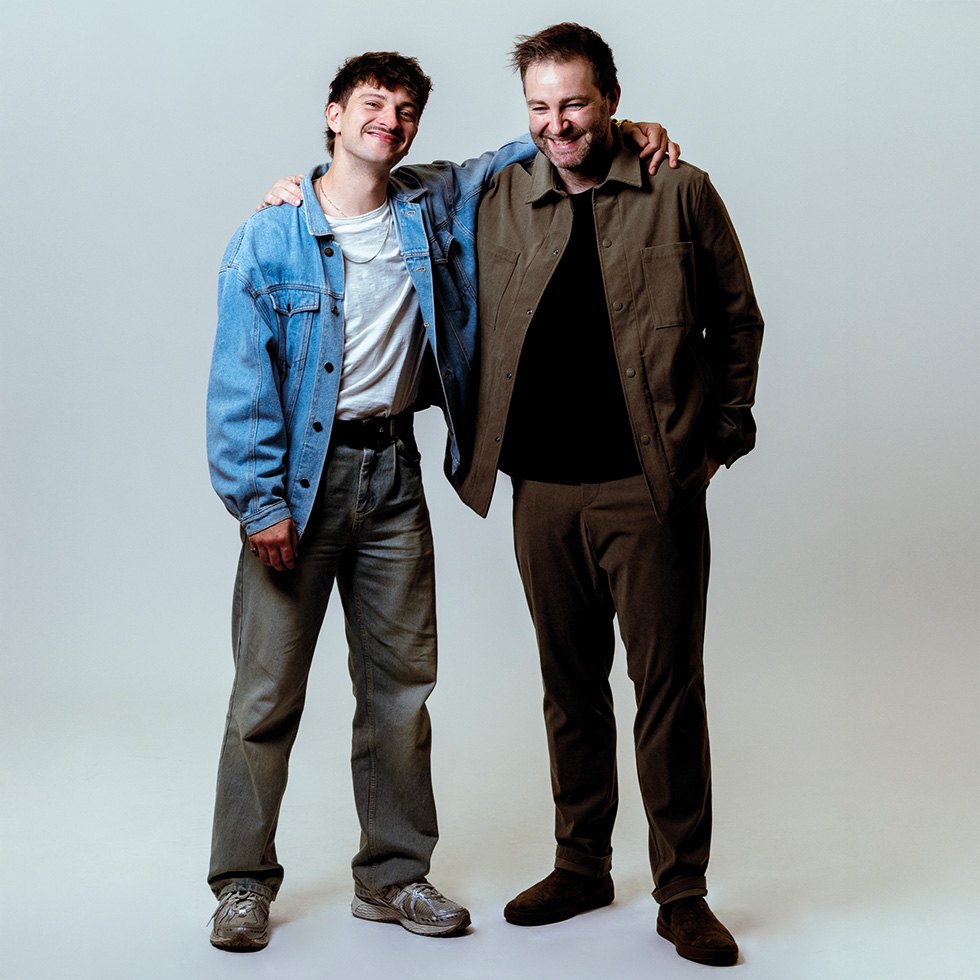 Die Musiker Paul und Paul auf einem Pressefoto – Künstler im Programm der Festivalsaison in Wiesen.