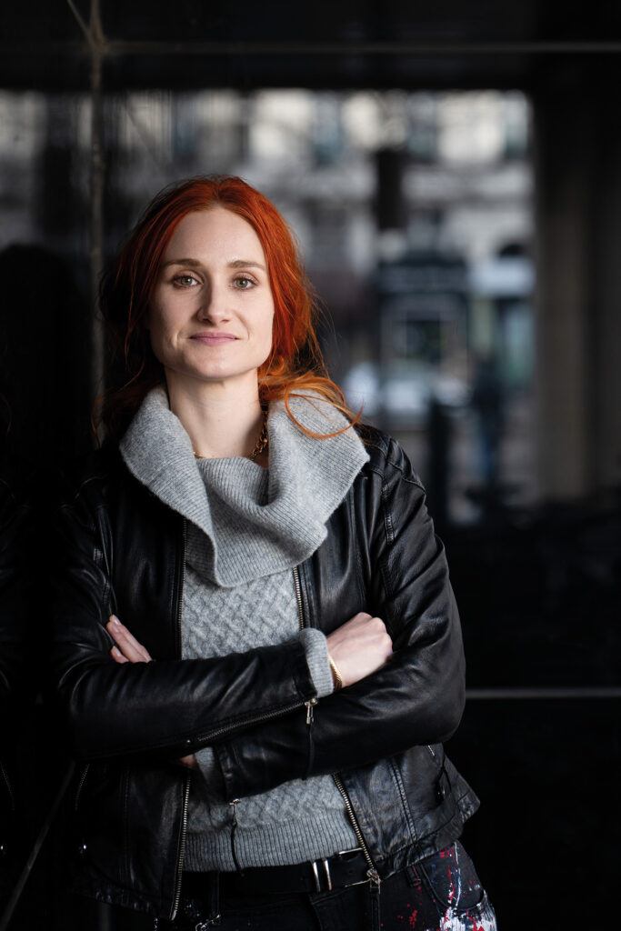Böse: Porträt einer selbstbewussten Frau – Autorin Corinna Perchtold-Stefan beschäftigt sich mit der dunklen Seite menschlicher Kreativität.