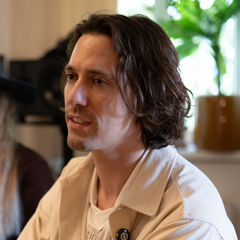Cari Cari: Porträt von Alexander Köck, Musiker des österreichischen Indie-Duos Cari Cari.
